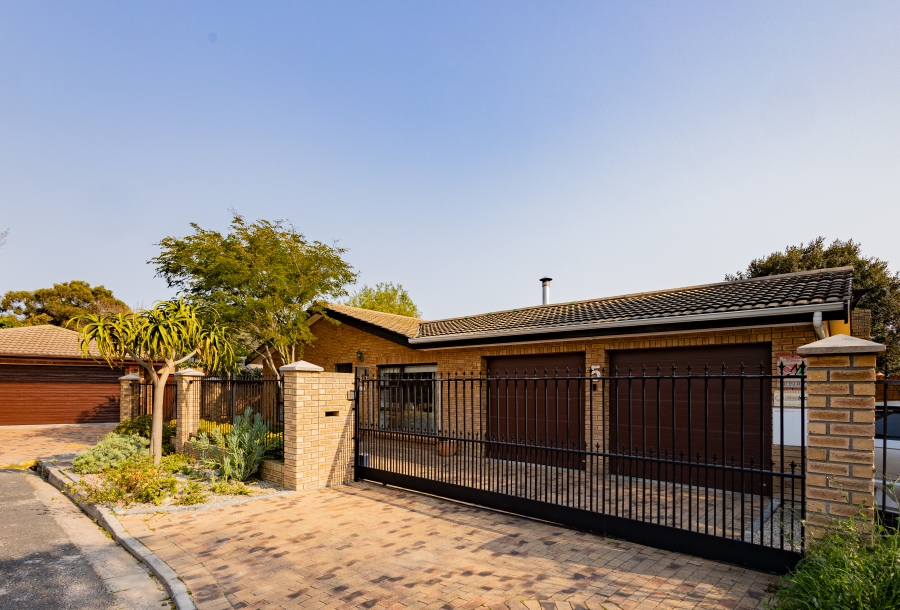 4 Bedroom Property for Sale in Kenridge Heights Western Cape